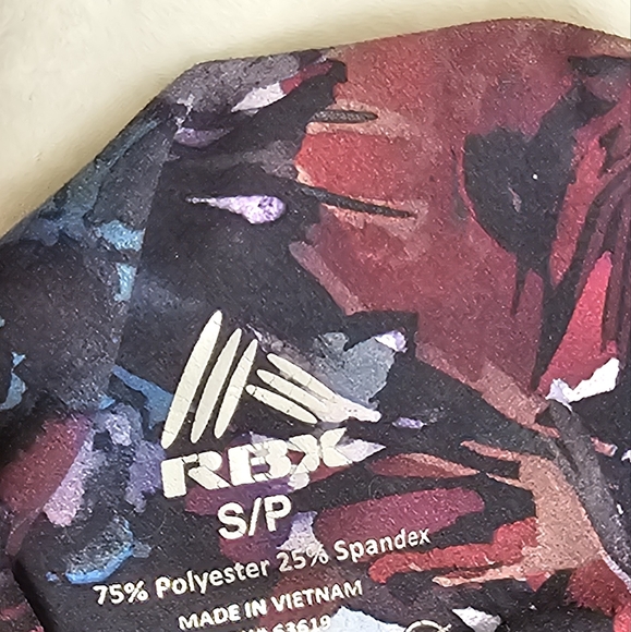 Reebok women's active wear size US small - Picture 3 of 6